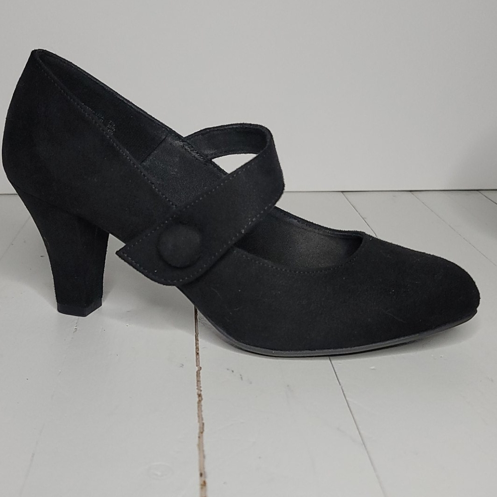 American Eagle Pumps